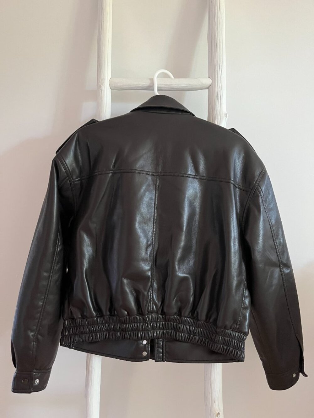 Aritzia Croft Unreal Leather Bomber Jacket - Rich mocha Brown - Small - Picture 4 of 13